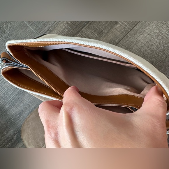 Authentic Gianni Chiarini tote shoulder bag with  attachable crossbody strap. - Picture 10 of 14